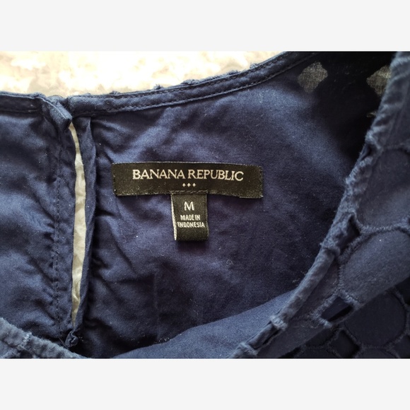 Banana Republic Blue Hexagon Lace Top Size M - Picture 5 of 5